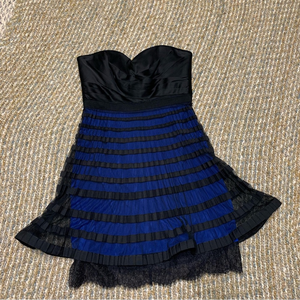 BCBGMAXAZRIA Strapless Sweetheart Tiered Lace Trim‎ Dress Blue Black 10